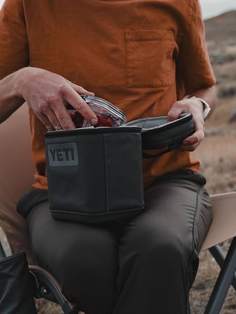 YETI Daytrip 2L Insulated  Black Zippered Travel Snack Box W/Top Handle